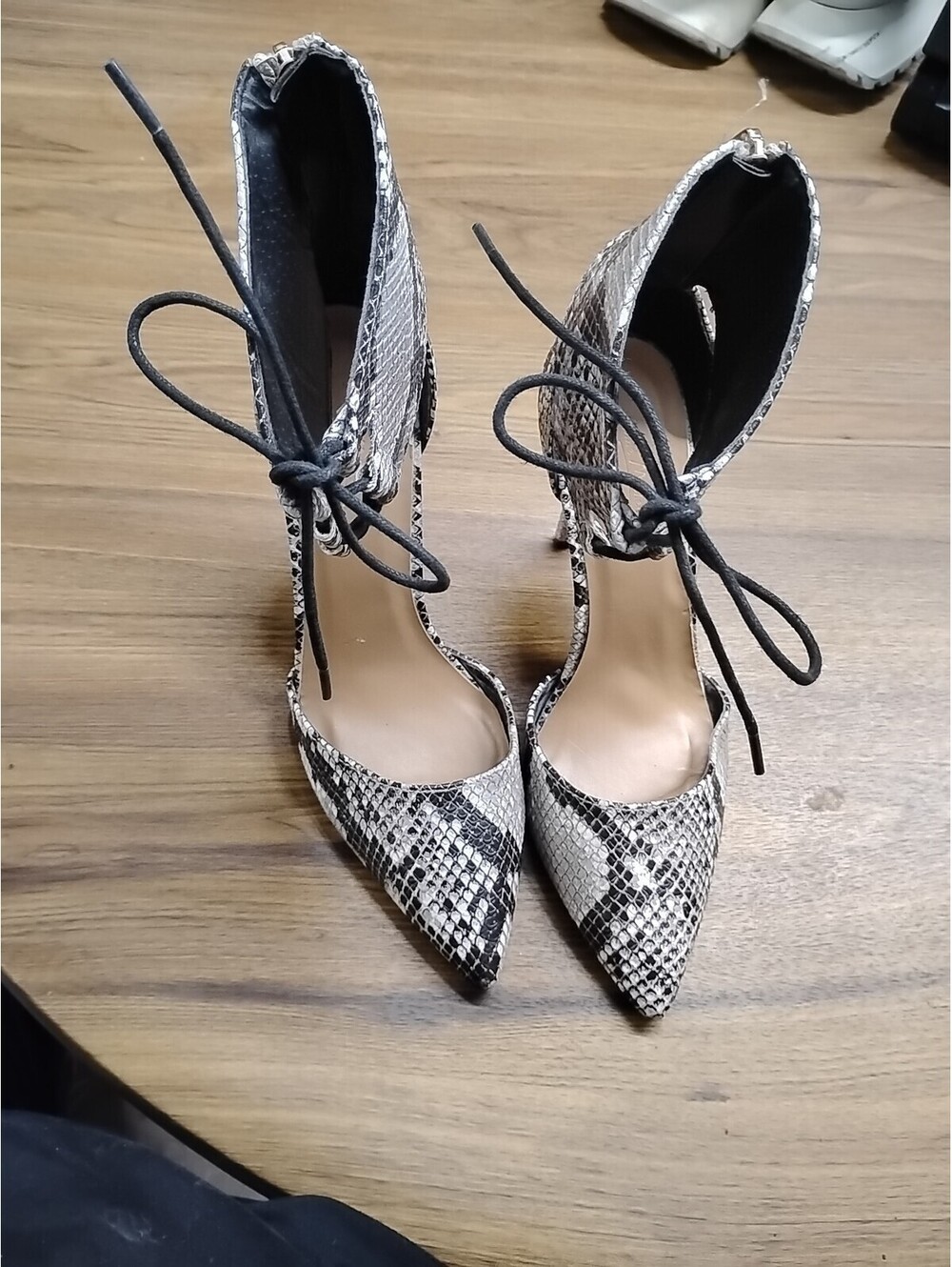 Anne Michelle Multicolor Snake Print Strappy Ankle Strap Black White Heels US 9